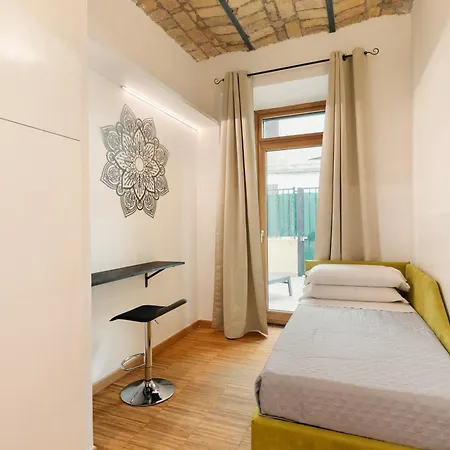 Quintino Terrace Near Termini Station Apartment Rome