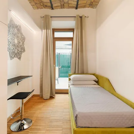 Quintino Terrace Near Termini Station Rome