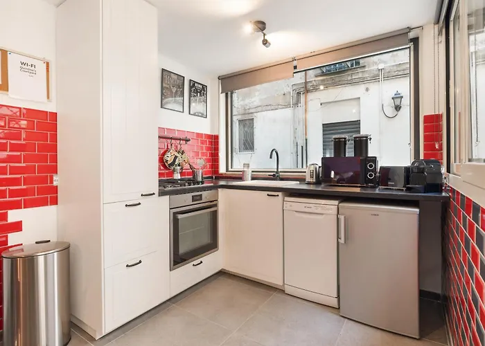 Quintino Terrace Near Termini Station *